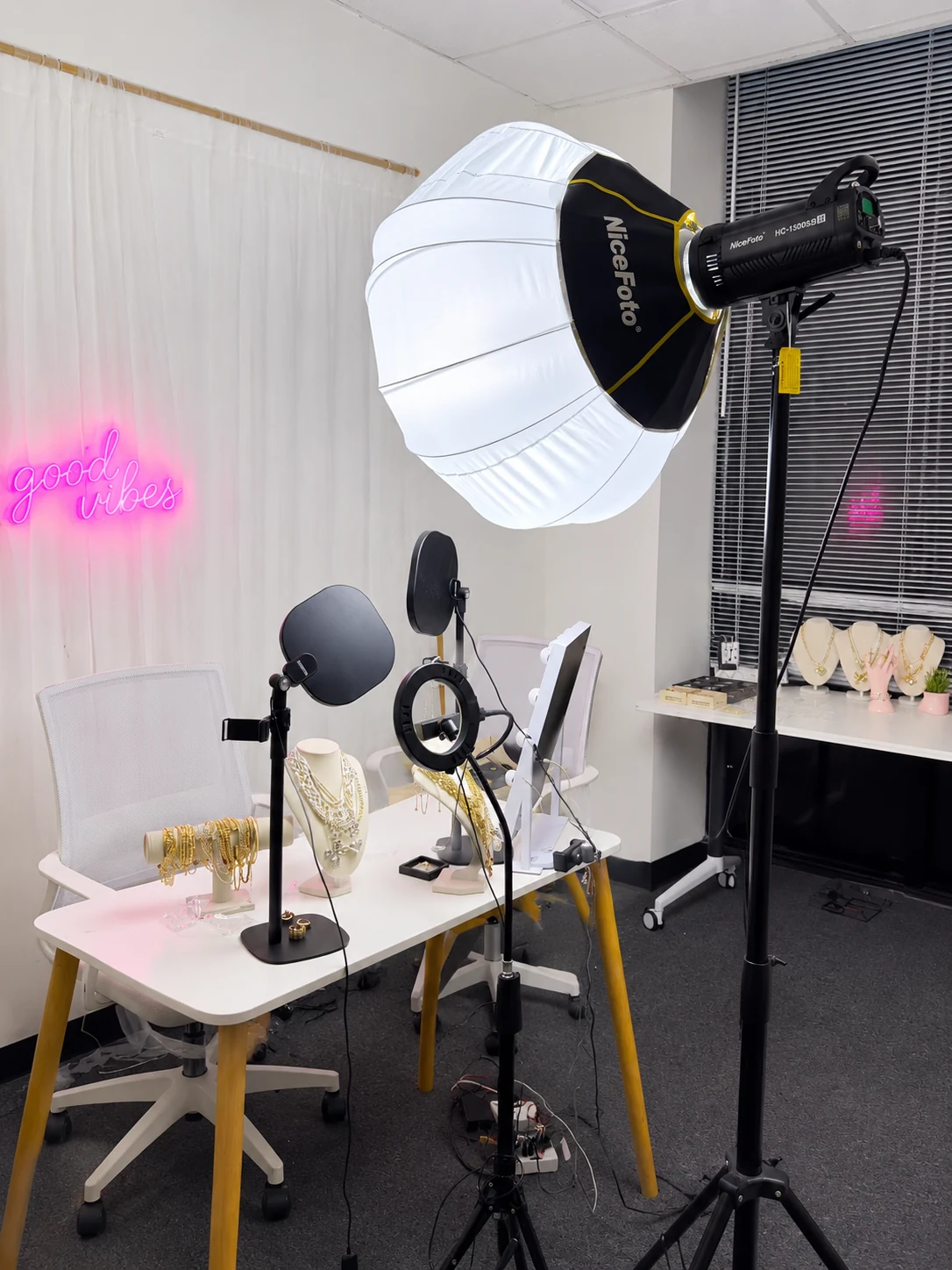 Tewiky jewelry live-commerce studio